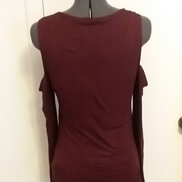 ❌SOLD❌ LAST DAY! A&F Cold Shoulder wrap tee - Picture 4 of 8